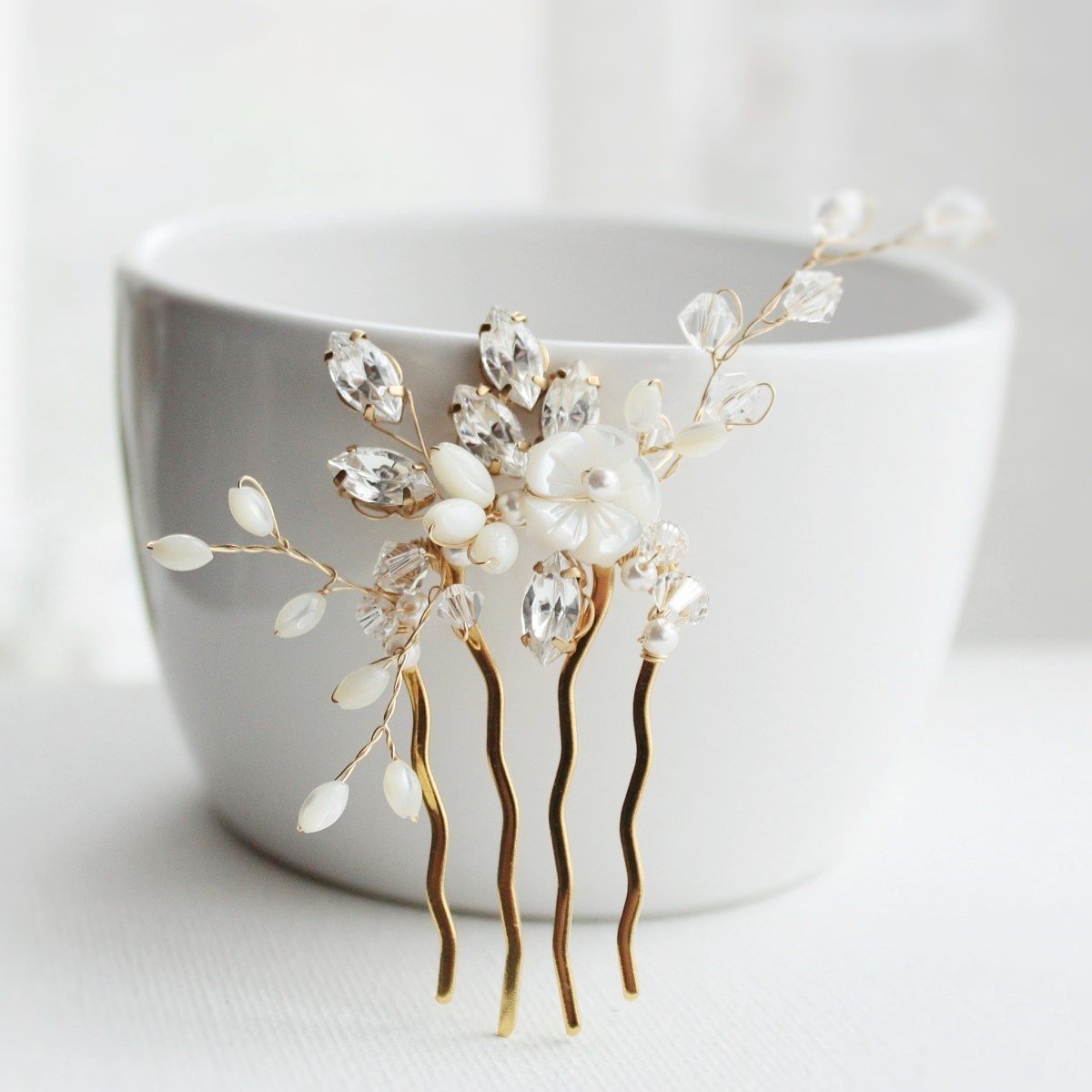 Bridal hair comb. Also available to order in a silver finish.

etsy.com/uk/listing/673…

#bride #weddings #engaged #bridal