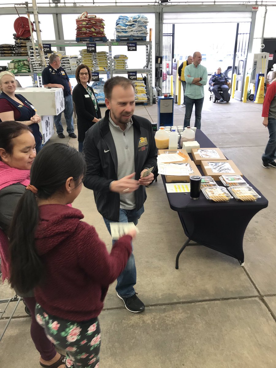 JASteingraber's tweet photo. #ShopWithAHero @CaretoLearn rocked this morning @Walmart. Thank you for loving our students. @officialSPS https://t.co/M83oXdank1