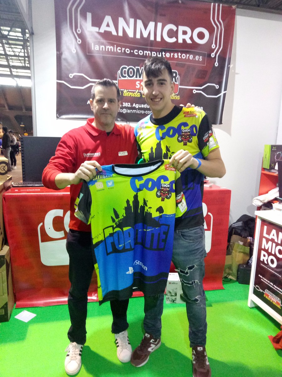 LComputerstore's tweet photo. Mañana de regalos en #RoquetasGamingShow.
 @b10alexfa8 primero y el ganador del #sorteo @LComputerstore 
@Gambiteraaa @ElTioBarry @AnikiloGamer #eSports #CSGaming  #Fornite @NextNnet  @ProAlmeria @DroxioGaming @MarsGaming_ @asus @kingstontech https://t.co/I1KhxAykk4