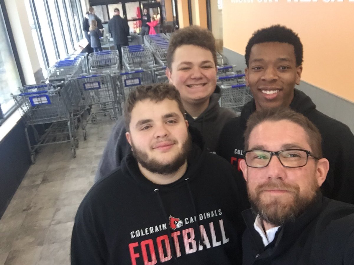 ColerainFtball's tweet photo. Thank you Monfort Heights @kroger for letting us come and serve the community for a couple hours!  #CPAK https://t.co/HMbp8AxtpM