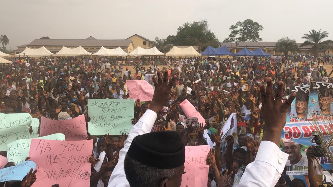 Joshibirogba's tweet photo. @ProfOsinbajo receives a rousing welcome in Kabba, Kogi state.
They've got nothing on you Starboyπ₯π₯π₯.
#Vpinkogi
#SmartKogi https://t.co/5XYb0FUPGi