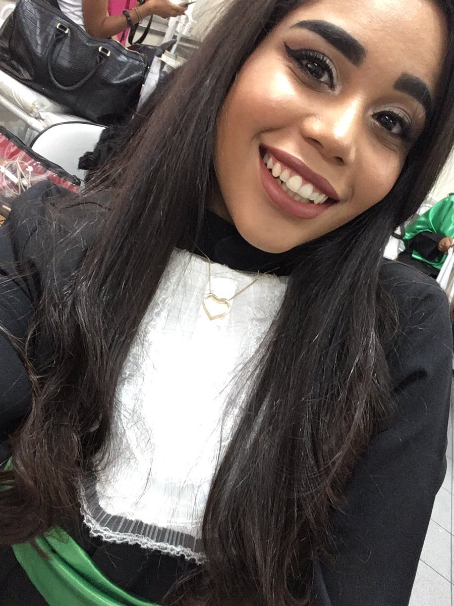 euacassie's tweet photo. Eu, solenemente, juro consagrar minha vida a serviço da Estética e da Beleza. 💚🎓 https://t.co/jJuFBhhusX