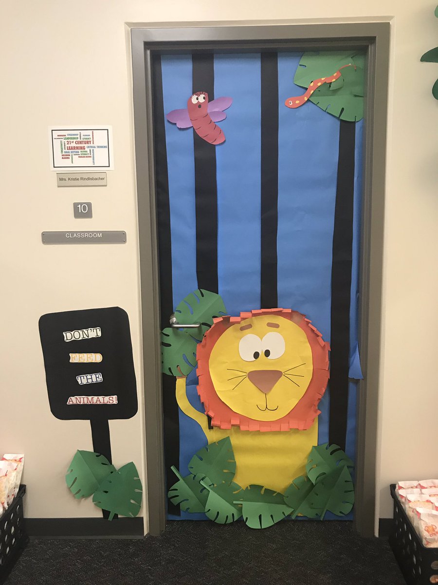 cveslittlecats's tweet photo. Our animal zoo was a great way to celebrate our non-fiction writing! #animalzoo #nonfictionwriting #cveslittlecats #explorecreatediscover https://t.co/pqz48cMisR