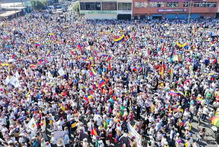 ¡Gloria al Bravo Pueblo de #Barquisimeto! 

Los barquisimetanos tomaron sus calles para respaldar la labor que hemos emprendido desde la <a href="/AsambleaVE/">Asamblea Nacional</a> y mostrarle el mundo su llamado a la libertad.

¡#ElMundoEstáConVzla!