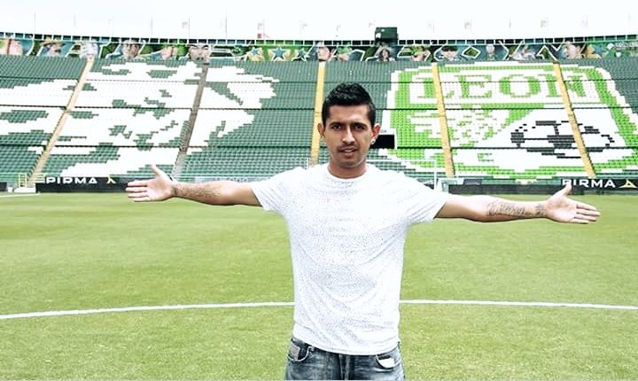 _ffanylu's tweet photo. Para mí siempre serás mi FAV no importa los colores que portes 💚🦁 #EliDEUS @EliasHdz08 https://t.co/0d3pfwA2kt