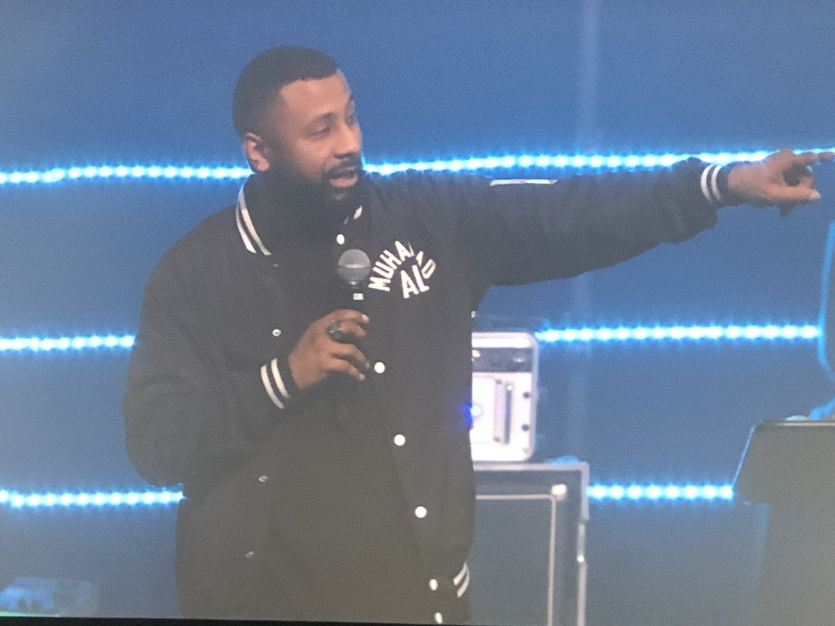 ccoren's tweet photo. We live in a microwave world, but we serve a crockpot God! -@MannyArango #accelerant2019 https://t.co/isIuDyZ3tB