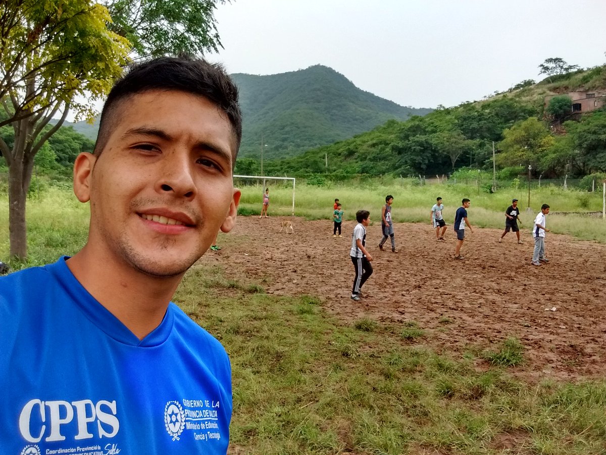suarnicolas15's tweet photo. #EscuelasAbiertasenVerano 
#EscuelaAbiertaParaJovenes
#Deportes
#ColegioMiguelRagone
Partido de fútbol para el cierre de la jornada!
@vanesa_aramayo @fguillesaavedra https://t.co/RbwTjtcUYr