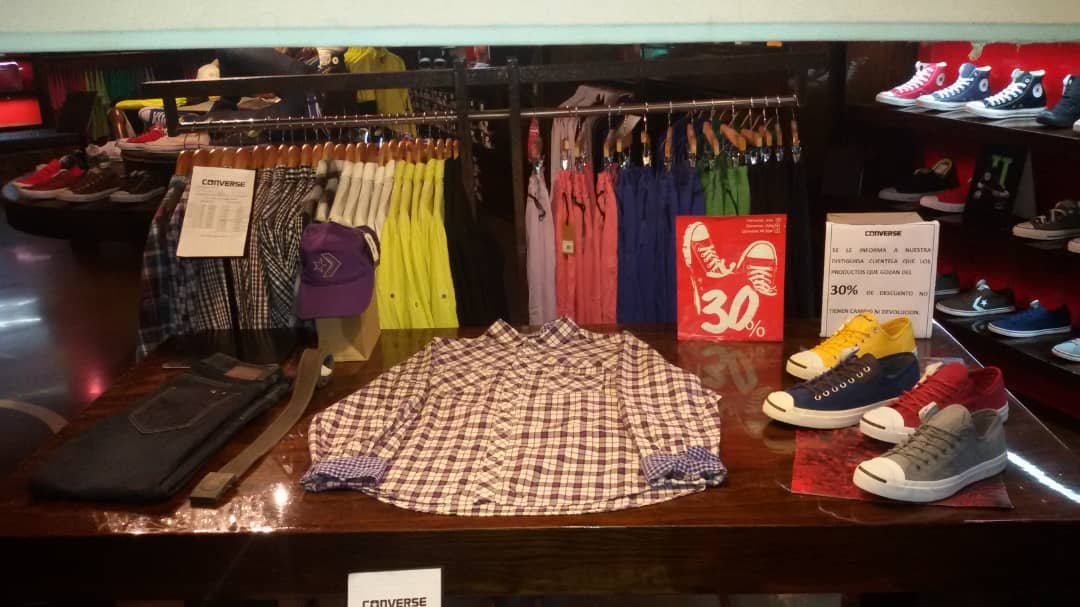 Converse_vzla's tweet photo. Busca nuestras #rebajas… en @tusambilccs; @CCLIDER; @tolon_FM; @csiexclusivo; @ParqueAviadores y @cascadamaturin.
______
#2feb #Conversevenezuela #Foreverchuck #onestar https://t.co/mxpN1MCsPw