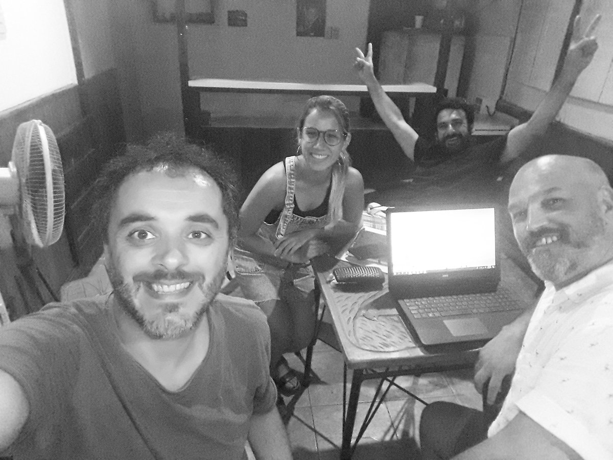 Luisjaunarena's tweet photo. Que lindo comenzar los ensayos nuevamente!! No somos sólo un elenco...somos amigos !!!
#SeViene #nuevaproduccion @Luisjaunarena #DanielPlada #SebaSilvera #ElianaFavilla @teatro_stella https://t.co/aBdnIifIxV