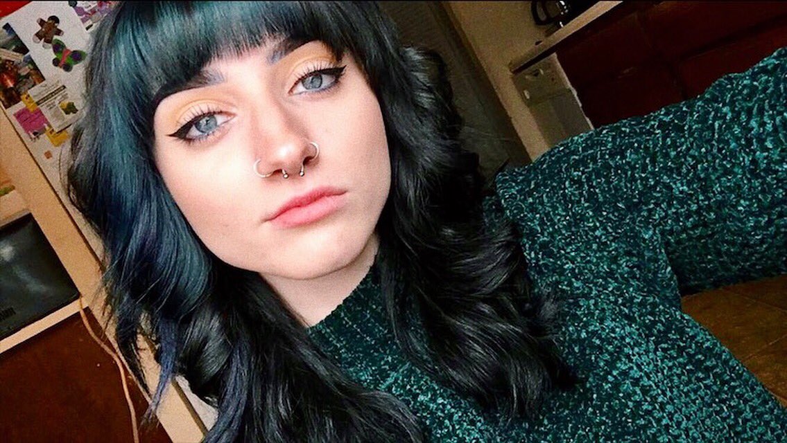 Sum_summa's tweet photo. My hair is damn teal https://t.co/WtfIdqci9p