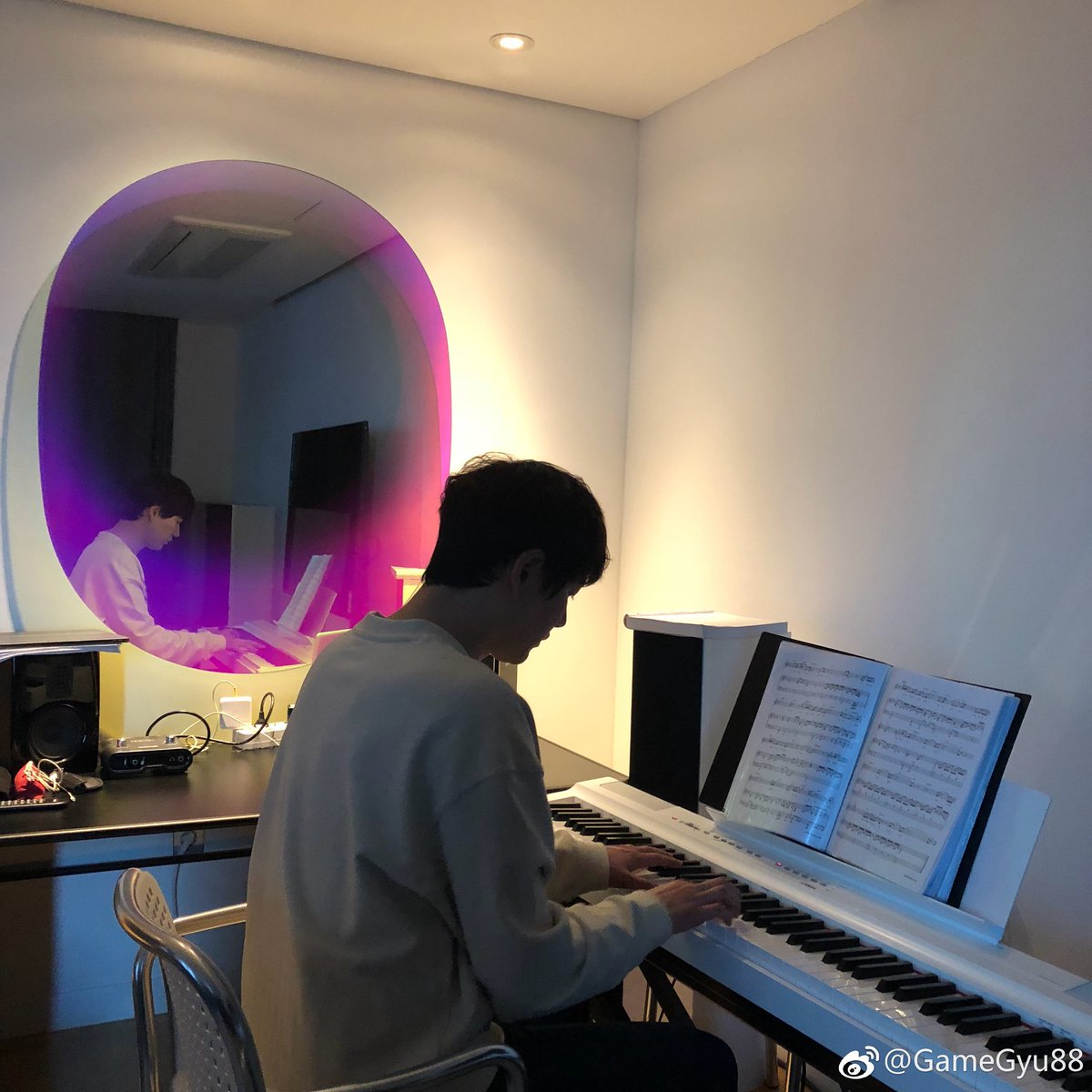 tomozuki1's tweet photo. (แปล) 190203 #규현 #Kyuhyun Weibo:

รอกันมานานเลยใช่มั้ยครับ？ ​​

https://t.co/nxLf4Pt0Cn

---
#HappyKyuHyunDay
#HappyBirthdayKyuhyun
#규현아_생일축하행
#규현_생일_축하한다규
🎁🎊🎉💙 https://t.co/yjCuqipenl