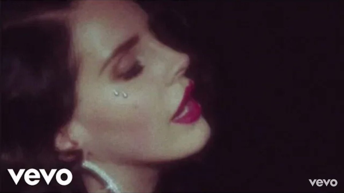Gipsy_Toy_'s tweet photo. 💫Cita Y Responde💫

36. VIDEOCLIP MAS ICÓNICO DE LANA DEL REY https://t.co/XRgribihNO