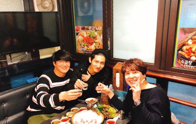 mininattie's tweet photo. คยูฮยอนน่ารักมากเลย เป็นผู้ชายที่รักษาสัญญาแล้วก็ตั้งใจมากๆ อะไรที่เคยพูดไว้ว่าจะทำระหว่างที่เข้ากรมทหารก็คือทำให้เห็นจริงๆ ทั้งฝึกเล่นเปียโน หัดทำอาหาร เรียนภาษาญี่ปุ่น ซัพพอร์ตเมมเบอร์ คื���ทำทุกอย่างเลย น่ารักมากจริงๆ 😊💙 #HappyKyuhyunDay 
#규현_생일_축하한다규 https://t.co/72YTMjFdoz