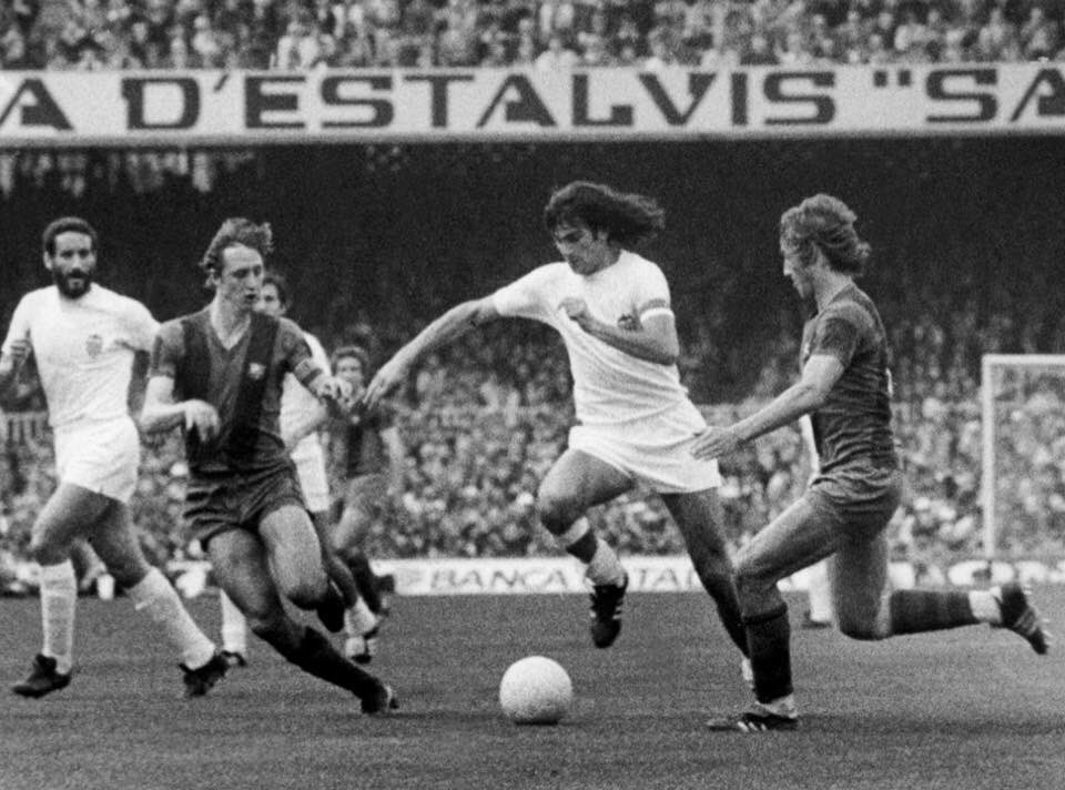 FOTOS HISTORICAS O CHULAS DE FUTBOL - Página 5 DyajYutWwAAcvmk
