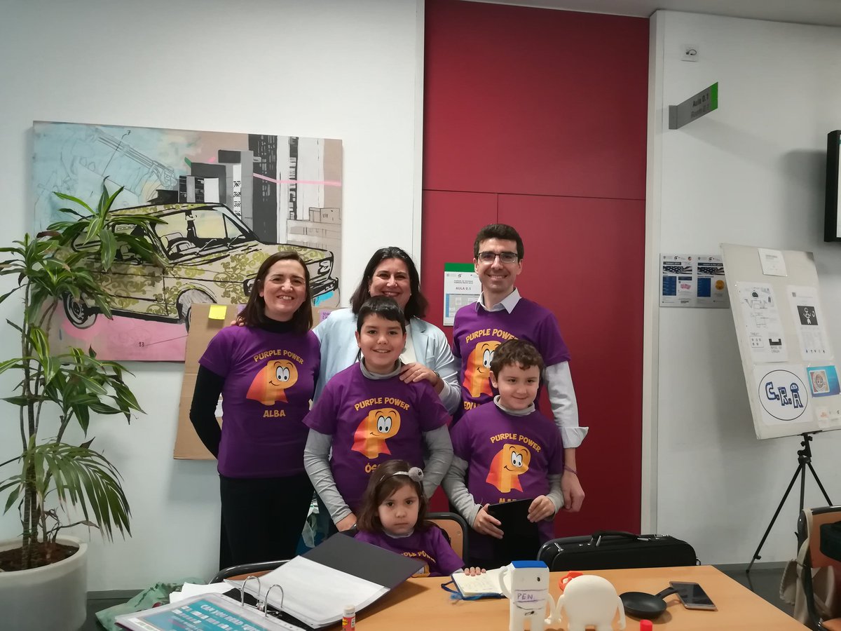 LauraMonferrer's tweet photo. Han estado extraordinariamente interesantes  los proyectos presentados en la Feria por las familias participantes  en el Programa Curiosity Machine de @empowertocode @IridescentLA 
Mucha suerte en la final internacional! https://t.co/j3tez6IDZe