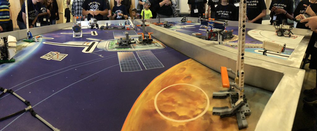 SAtechieteacher's tweet image. How many challenges could you complete in 2 minutes? #codingrobots #neisditech #robotics @LEGO_Education #firstlegoleague