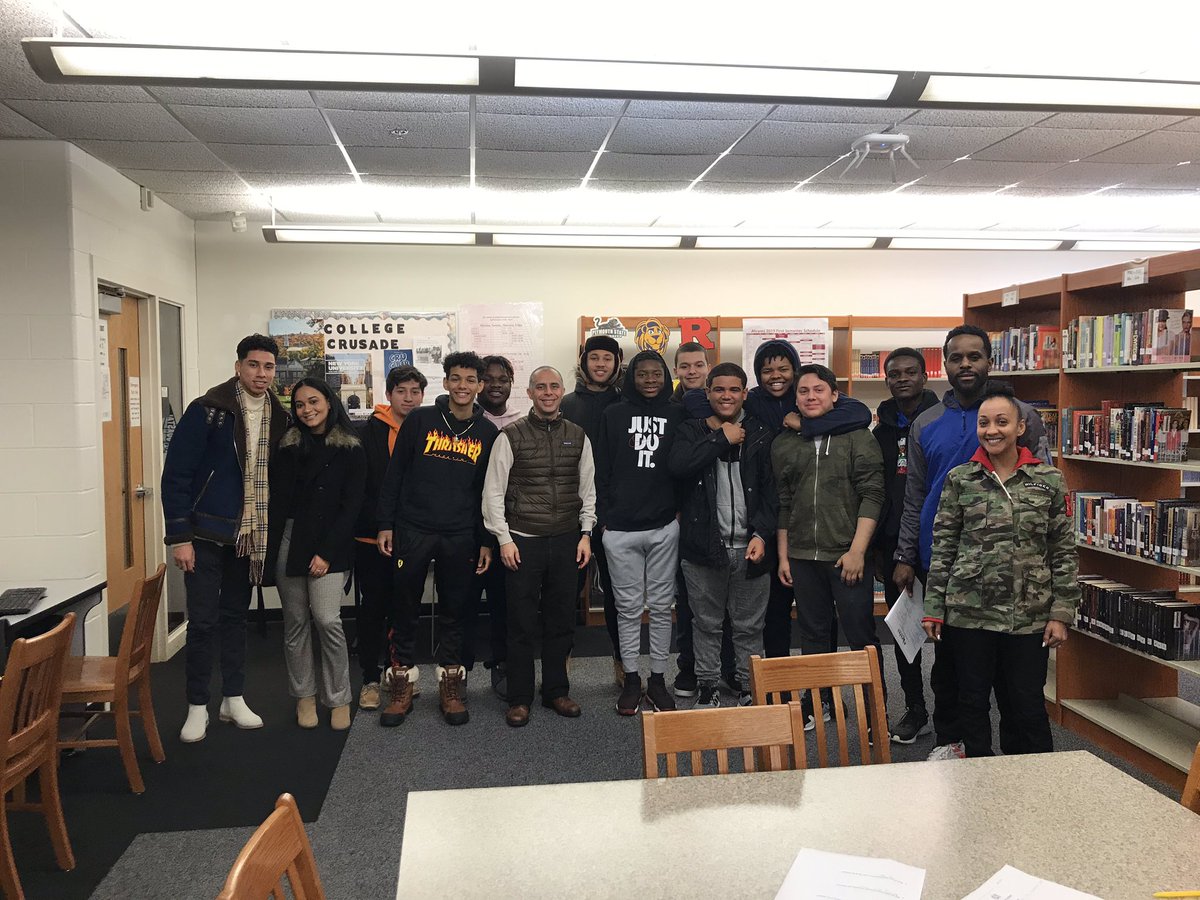 Jorge_Elorza's tweet photo. Had the privilege of meeting with the young men of the Gentlemen Academy today. It's inspiring to see them spend their weekend improving their skills & learning to become leaders. Thank you @king_norris24 for investing your time into molding our next generation! #300Men https://t.co/gycLQwGtNS