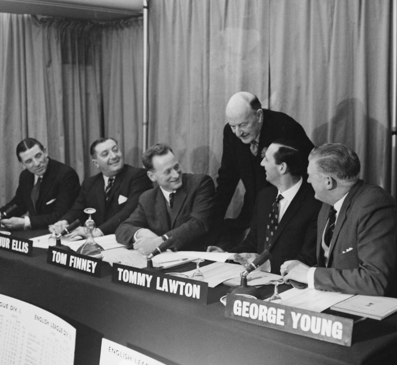 UEFAcomPaulS's tweet image. Since the Wealdstone game was off, honoured to be asked to sit in with the Pools Panel today #poolspanel #inclementweather #dividendforecast