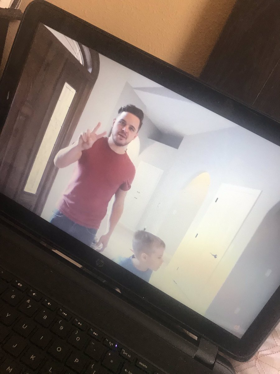 DailyBumpsTribe's tweet photo. WHO IS ELSE WATCHING THE NEW DAILY BUMPS PREMIERE?!  @bryanlanning @MissyLanning https://t.co/fMwlD9hNkI