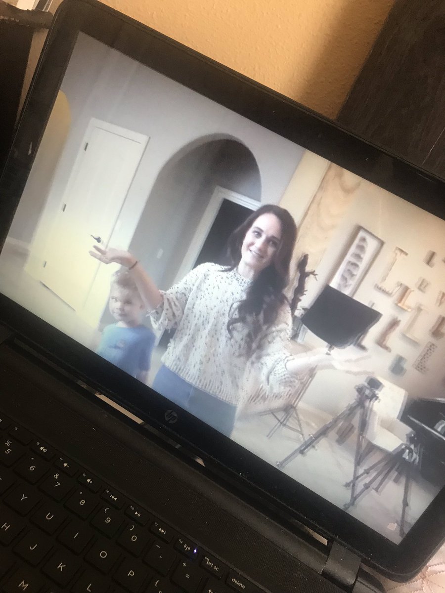 DailyBumpsTribe's tweet photo. WHO IS ELSE WATCHING THE NEW DAILY BUMPS PREMIERE?!  @bryanlanning @MissyLanning https://t.co/fMwlD9hNkI