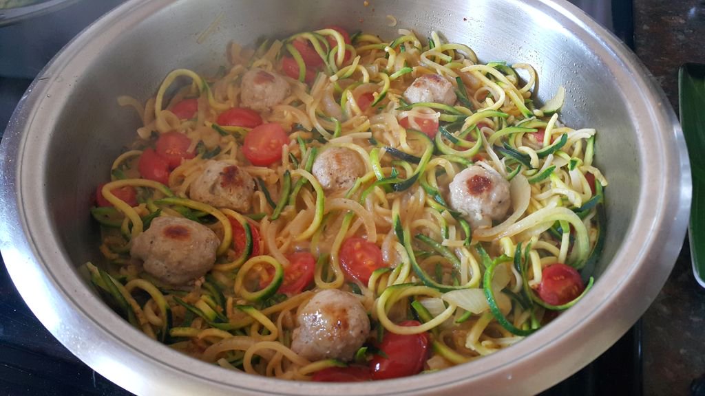 Boozy_Foodie's tweet photo. #BlogFlashback to 2 February 2016! Shortcut Pork Meatballs with Zucchini Pasta on #LifeIsTooShortToEatLettuce Another dish I must make again - it is SO easy! Hence the name 'shortcut meatballs'! :D #meatballs #healthyoptions #APreviousLife
https://t.co/a7Zhks74s6 https://t.co/BvCTCG7pNM