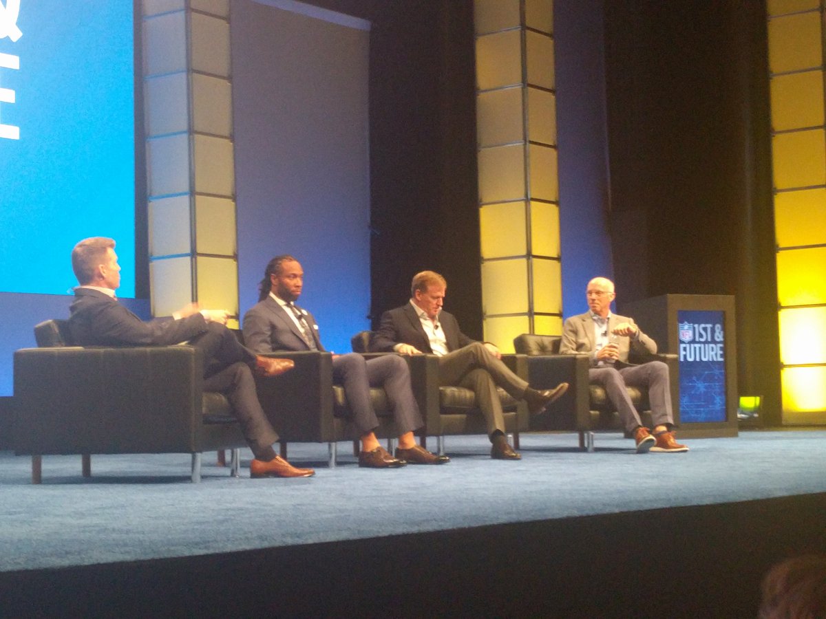 russrymut's tweet photo. Quite the panel discussion at #1standfuture https://t.co/puvLGjBPwM