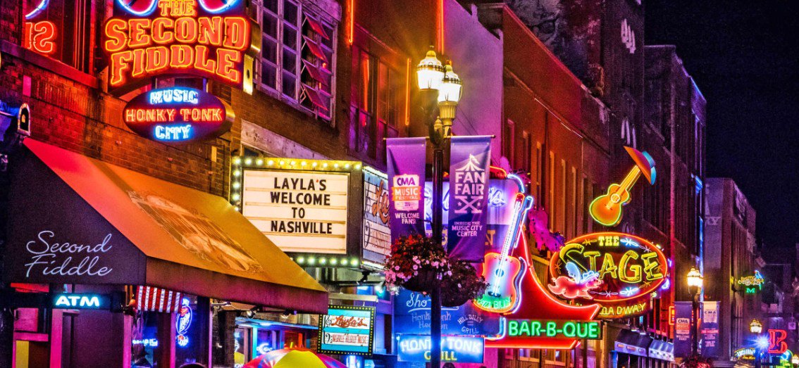 LYRICmagazine's tweet photo. Who's been #TearinItUp this week in country? News from @EastonCorbin, @Lauren_Jenkins, @Michaelraymusic, @CarlyPearce, @Travis_Denning, @Jason_Aldean, @deertickmusic &amp; more! https://t.co/kMeEMr84a7 https://t.co/5oBl2nrEcK