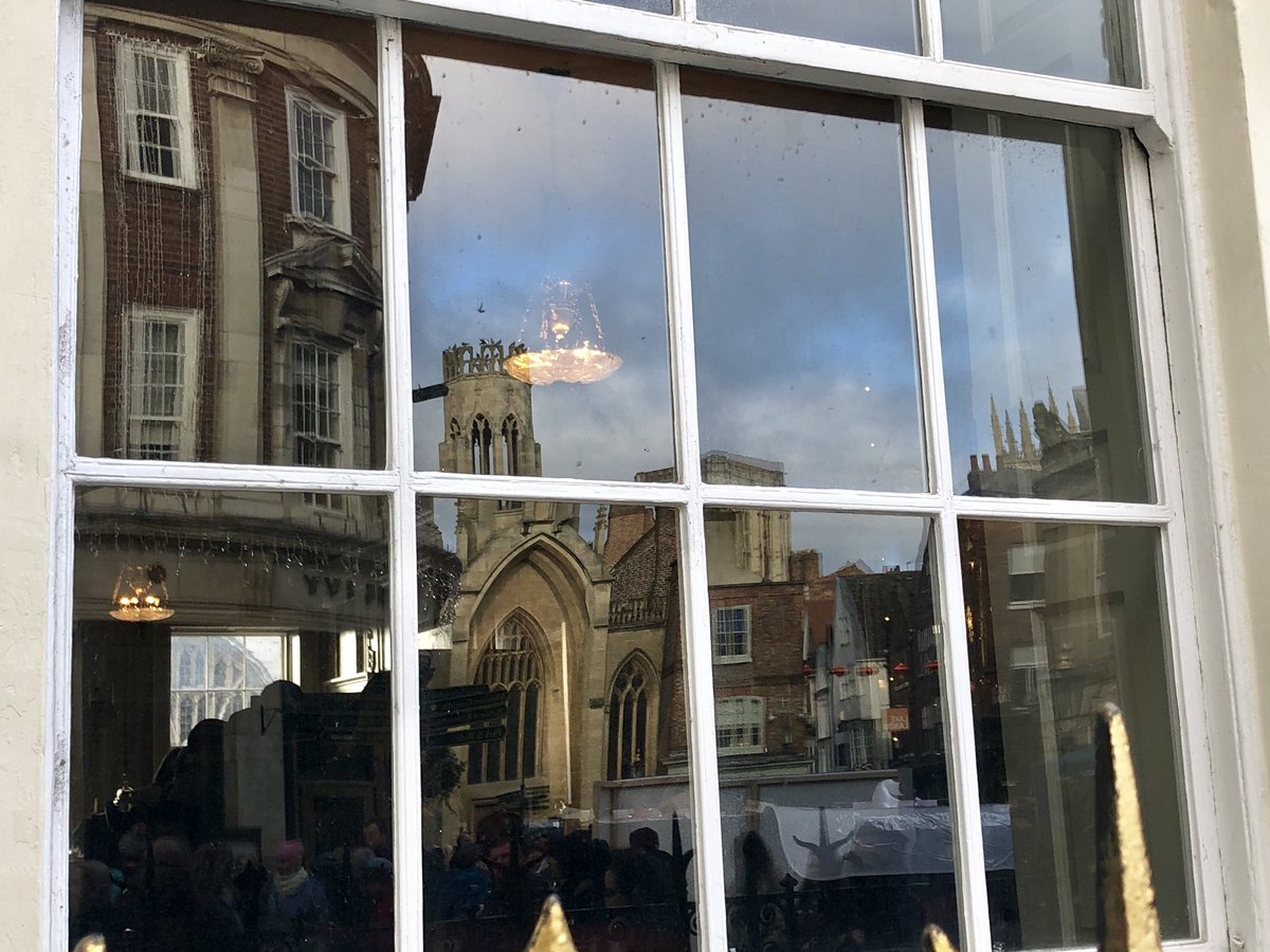 richbu1's tweet photo. York Mansion House: window reflection of St. Helen’s Square and Chinese lanterns #York #mansionhouse #relection #wintersun #StHelensSquare @YorkMansionHse https://t.co/saHQZHhZWa