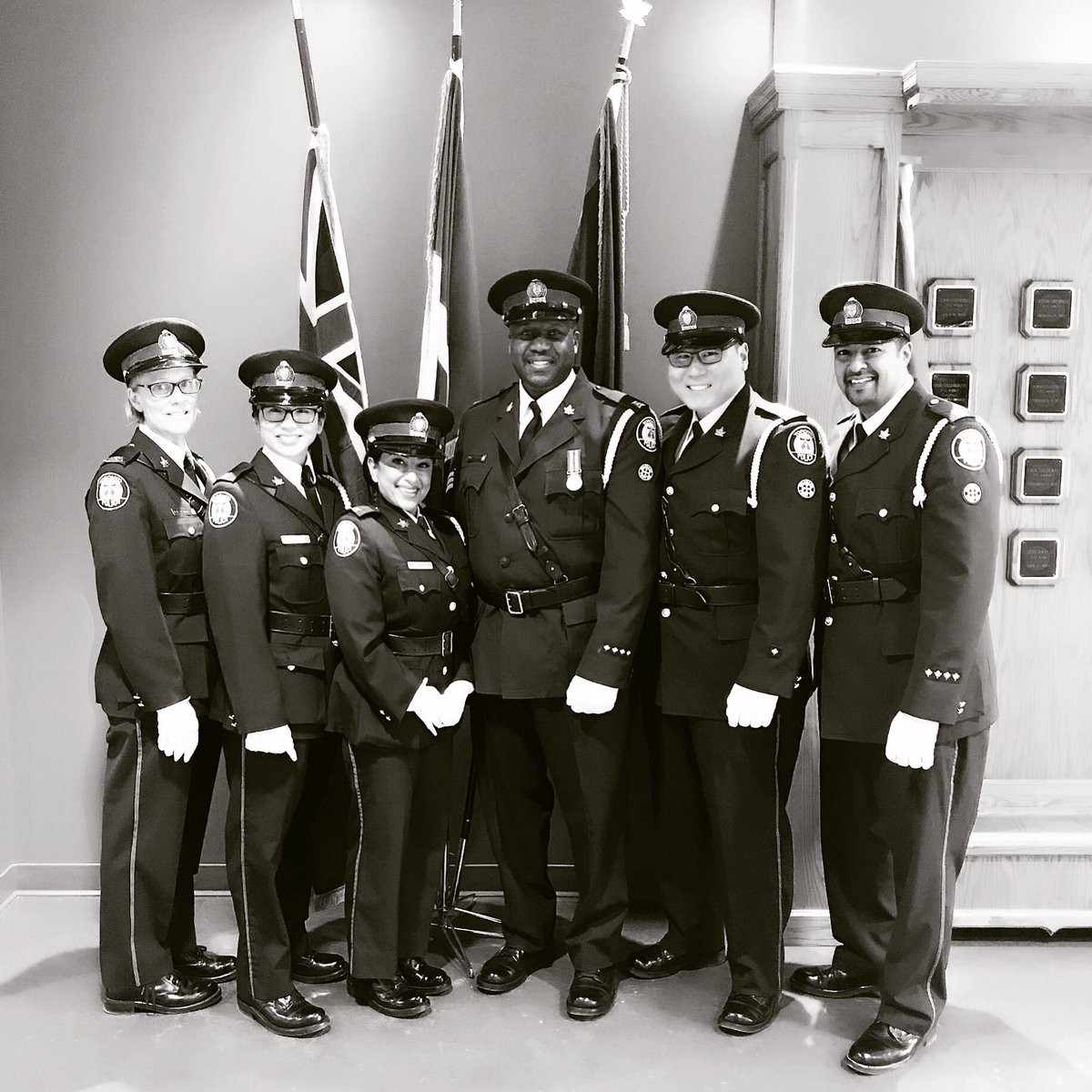 TPSRecruiting's tweet photo. And here we are! Your recruiting officers in Talent Acquisition! Between the 6 of us, we make up a very diverse background and age range. 
We are all here to help you get to your goal as a @TorontoPolice Officer! 
Join us at an Information Session and come by for a PREP practice! https://t.co/ns24U0sCqC