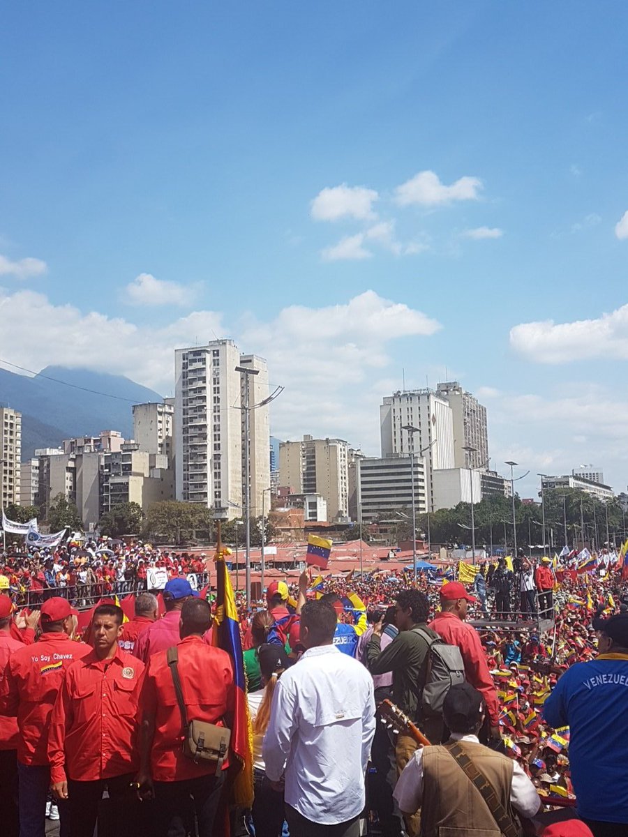 irisvarela's tweet image. A reventar la Avenida Bolívar de pueblo patriota en defensa de nuestra soberanía
