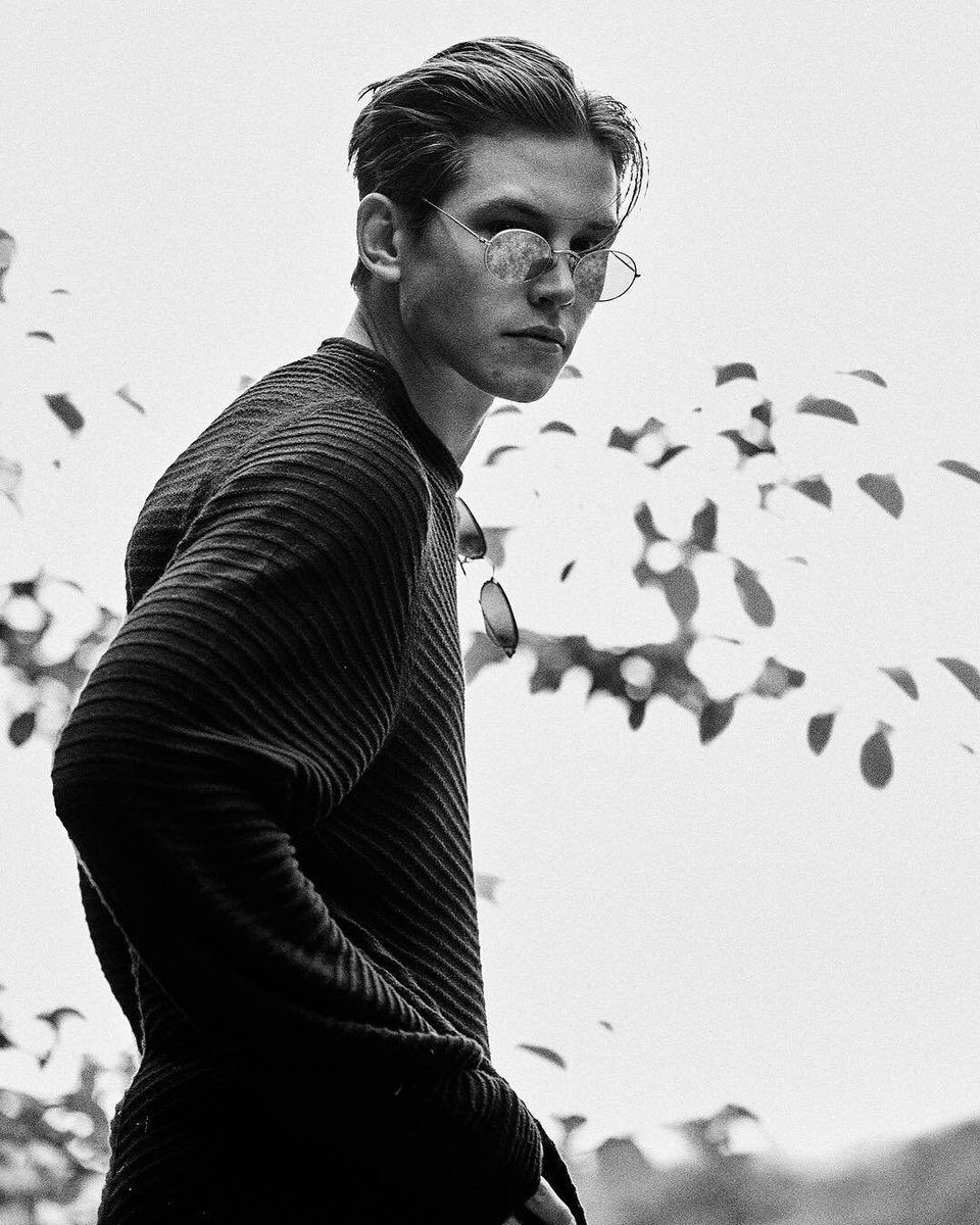 Drake Argent-Hale™

"You've got balls flirting with my women."

Early 20s ✓
Legendary Asshat ✓
Horny Bastard [MC 18+] ✓
Polyamorous ✓
Wolfie ✓
Son of Kate &amp; Derek ✓
TW, Riverdale ✓

He's back. Hide yo wives.
RTs Appreciated.
~ #val
Got a SL? DM me.