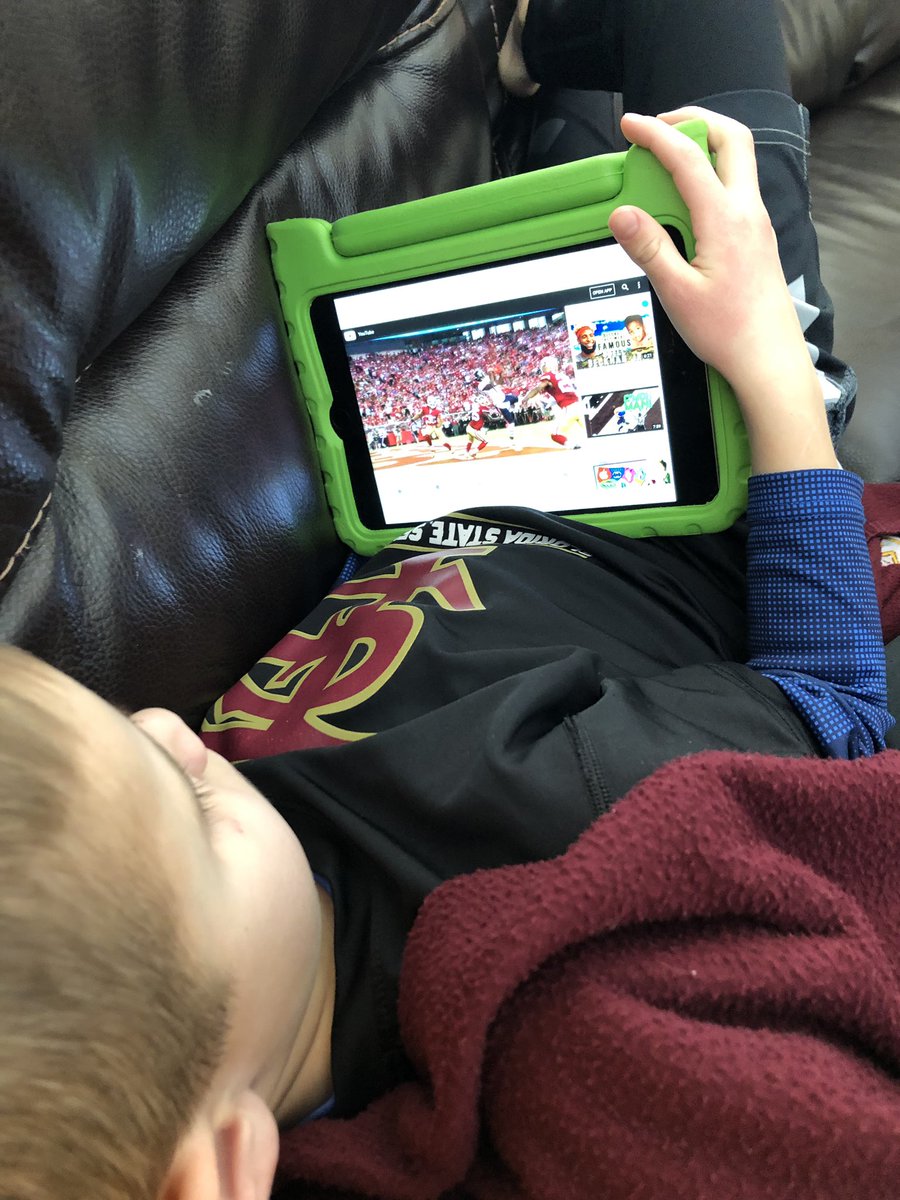 Nate_Schultz_1's tweet photo. My 6 yr old is watching an NFL network video on โThe Art of the One-Handed Catchโ in his free time. #Football #Obsessed #FutureWR https://t.co/jVtJi6G0Qw