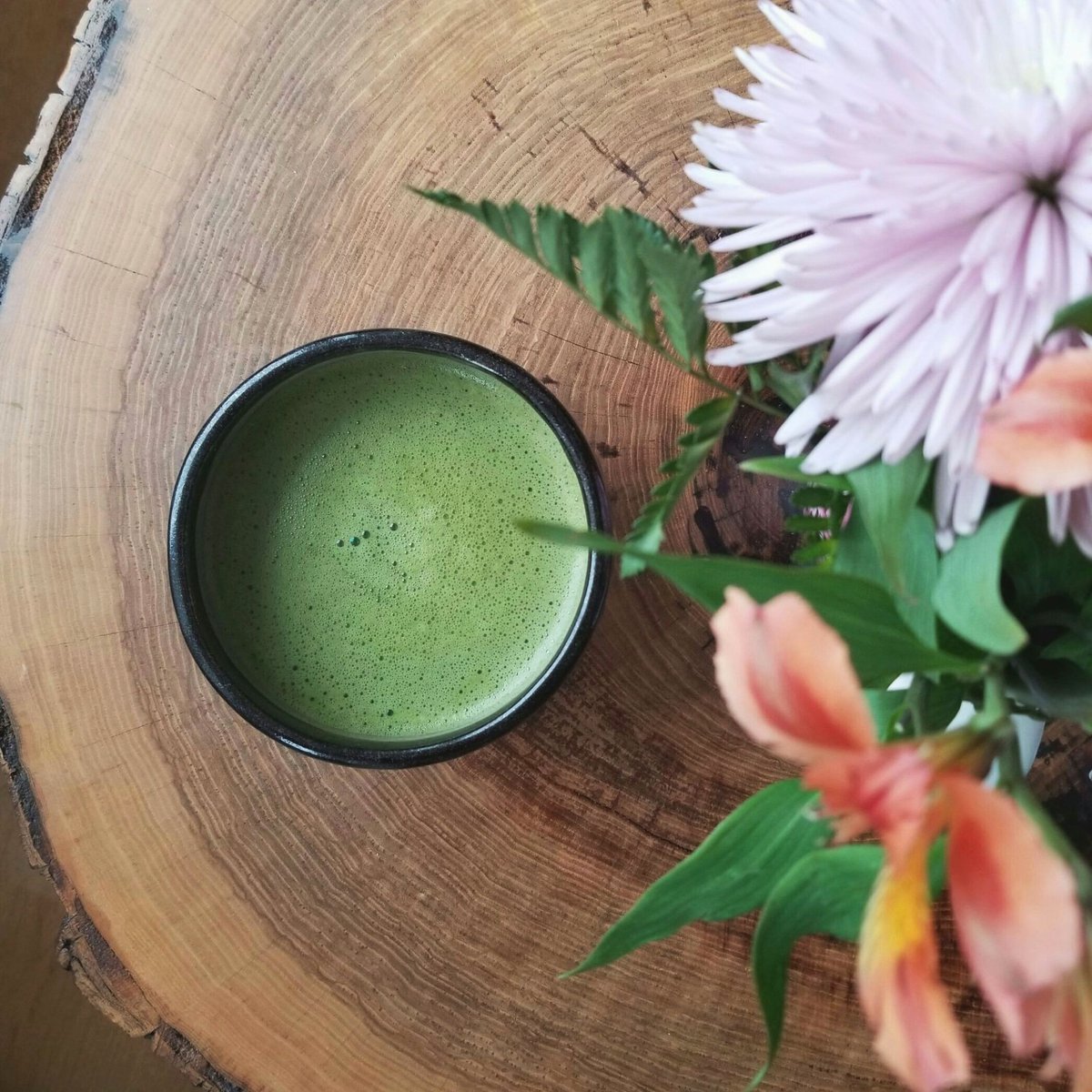 An almond milk #matcha #latte, my favorite Saturday afternoon treat. 🍵