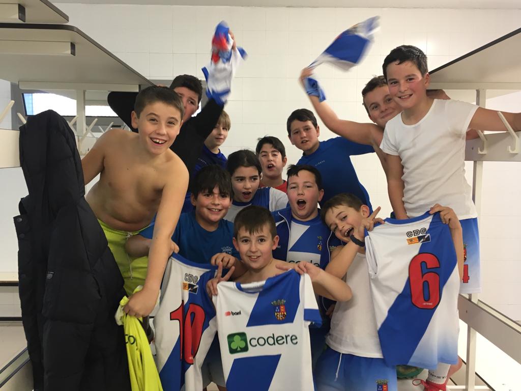 CDGranen's tweet photo. @CDGranen
#CDGAlevin
Segundo partido consecutivo sin perder. Buen trabajo de nuestros pequeños.
Mejoran día a día💪💪💙
#CDGAlevin 2-2 #EscueladeFutbolHuesca
Vamos Campeones!!
⚪🔵⚪🔵⚪🔵⚪🔵
#CDG
#CDGRAÑEN
#CDGAlevin
#FutbolBase https://t.co/gE1Sk1hsn6