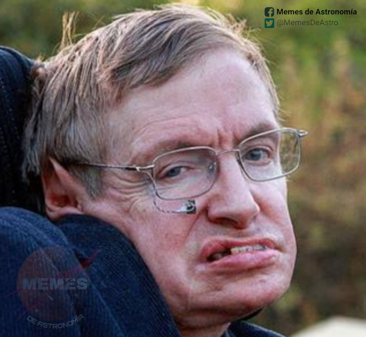 Stephen Hawking viendo cómo te emocionas con la escena de Interestelar en dónde Cooper atraviesa el horizonte de sucesos y sobrevive.