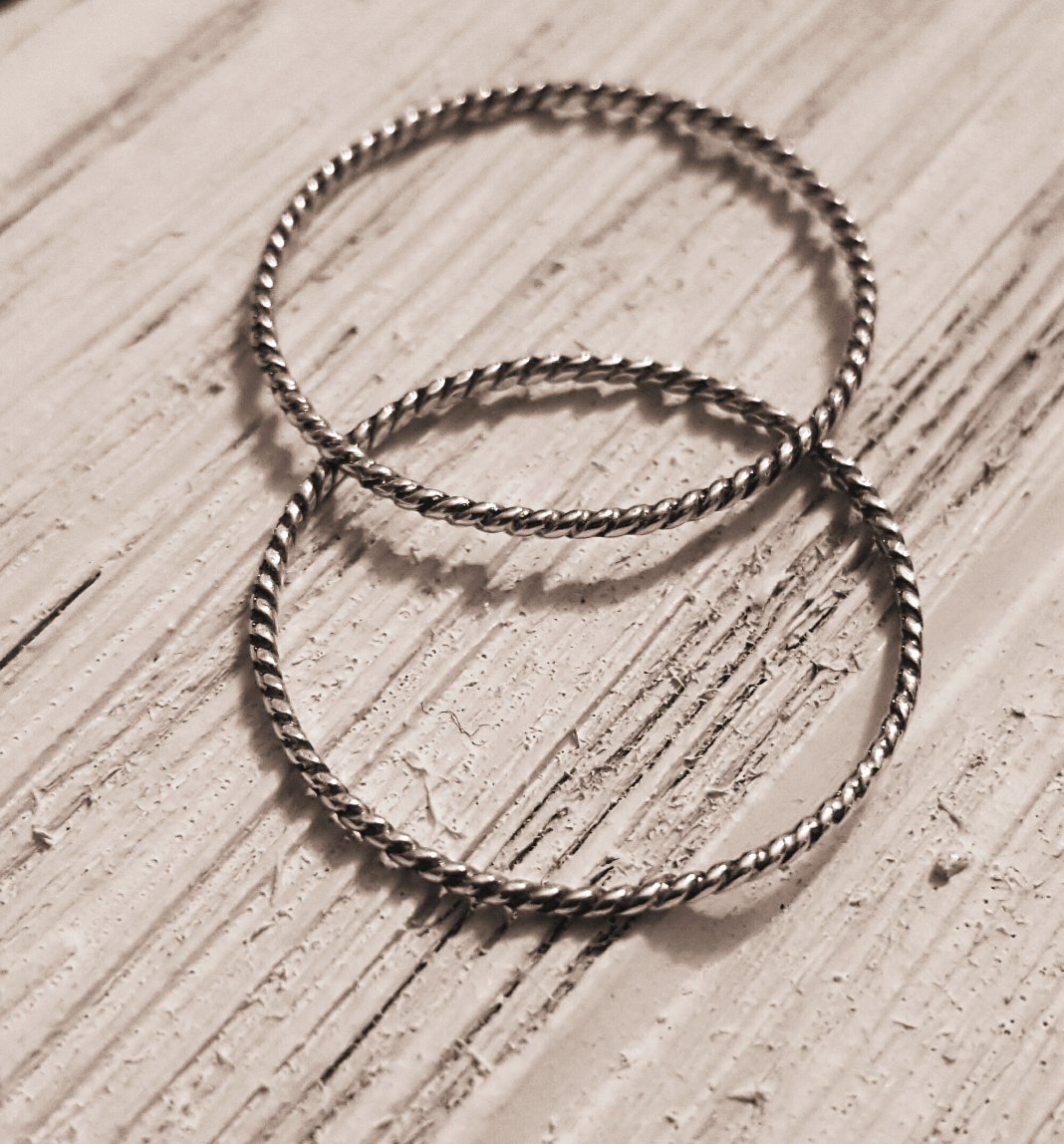 LomarisB's tweet image. Dainty sterling silver twist wire rings available at LomarisBoutique.etsy.com. Handfabricated in sizes 1-16. #twistring #sterlingsilver #stackrings