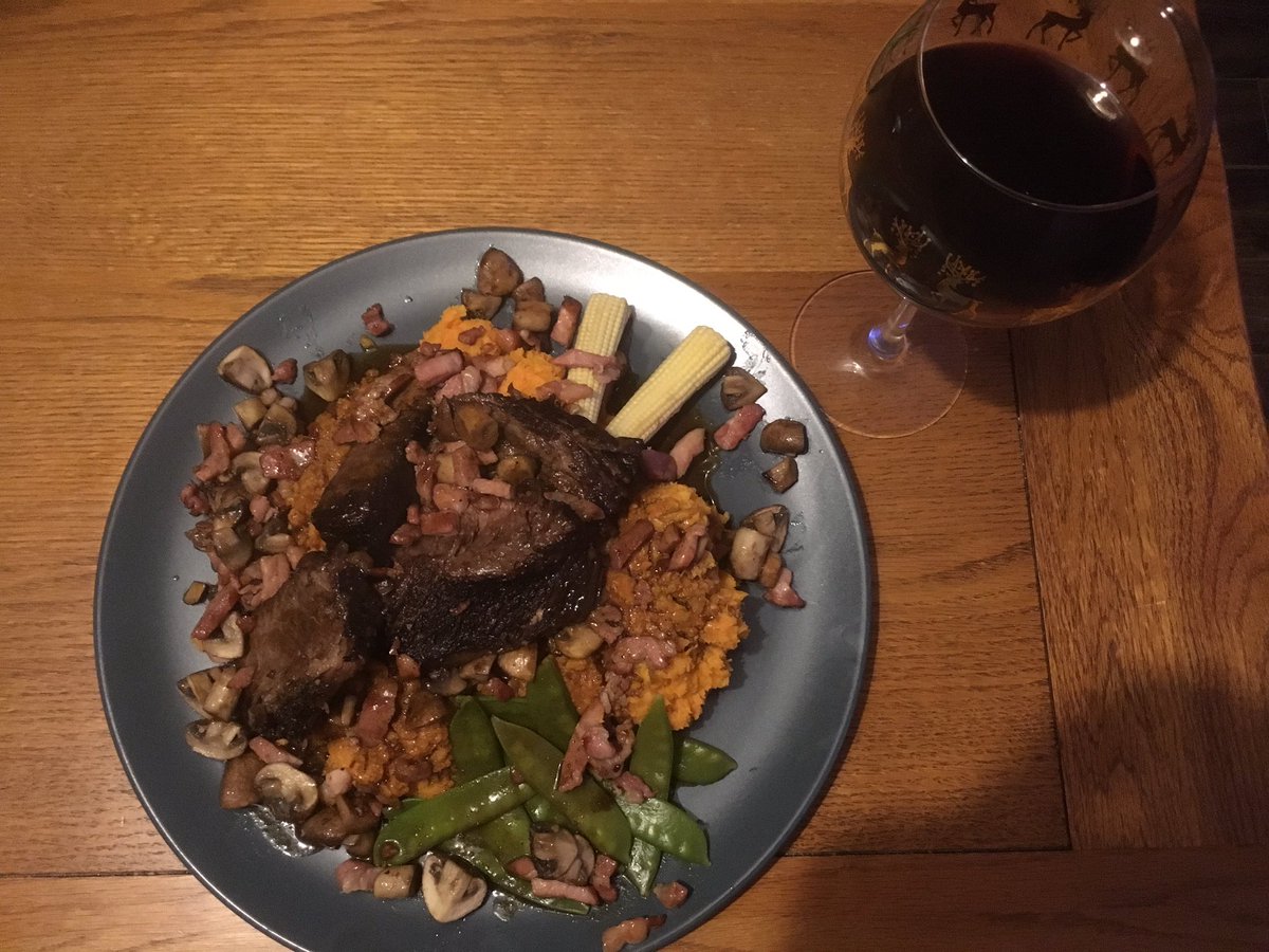 BestinBeef's tweet photo. Low & Slow, Scotch Beef Short Ribs #bestinbeef #stoddartassured #winterwarmer #lowandslow #shortribs #beefshortrib #toomuchonmyplate #greedy #nopresentation #lovley #scotchbeef #slow #cook #lovingit https://t.co/Maxh8Ci97a