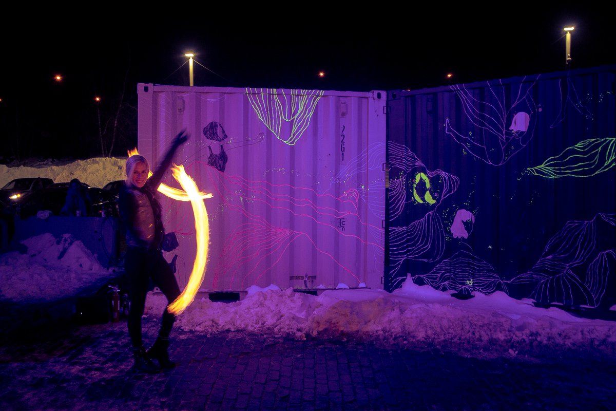 AGreatCapture's tweet photo. Crimson Fire Show in front of Murals by Madison van Rijn and uber 5000 @tolightfest @DistilleryTO #crimsonfireshow #winterburn #firewomen #firesister
#MadisonvanRijn  #uber5000 #Murals #Winter #TorontoExplore #TheArtOfLight #Toronto https://t.co/WUrM0gP3Fj