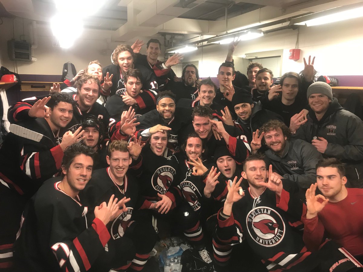 wes_mhockey's tweet image. Great win on the road! Boys stuck with it! Little “3” Champs