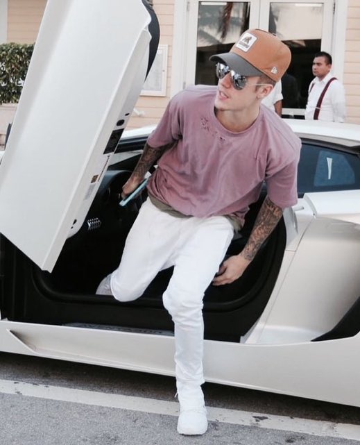 SWUniversityRPG's tweet photo. Justin Bieber 
Justin Bieber 
22 ans 
Hétéro 
Delta Psi Bêta
Impulsif, sociable et tête en l’air. 
Master en langues étrangères appliquées. 
@rpwbleber https://t.co/X6JNXjmdgE