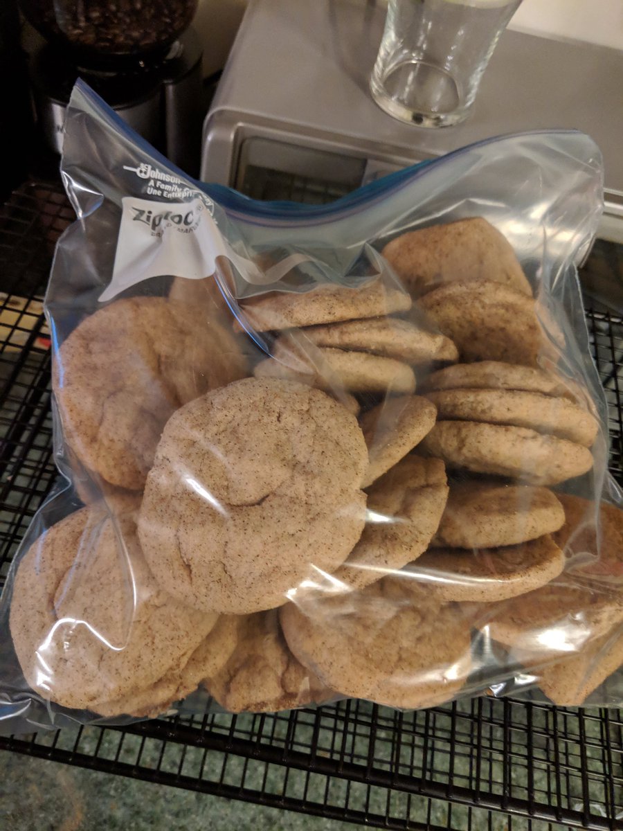 IMomalogues's tweet image. I didn&apos;t have cream of tartar, so I ended up doing a chai spice snickerdoodle, but they came out pretty good! I do think I prefer regular snickerdoodles though. #bakingchallenge