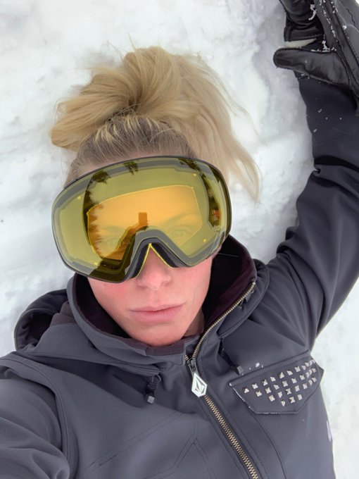 Snow bunny season 🤣 https://t.co/VPWanw4xzc<a href="/tag/phoenixmarie"class="tags"><span>#phoenixmarie</span></a>