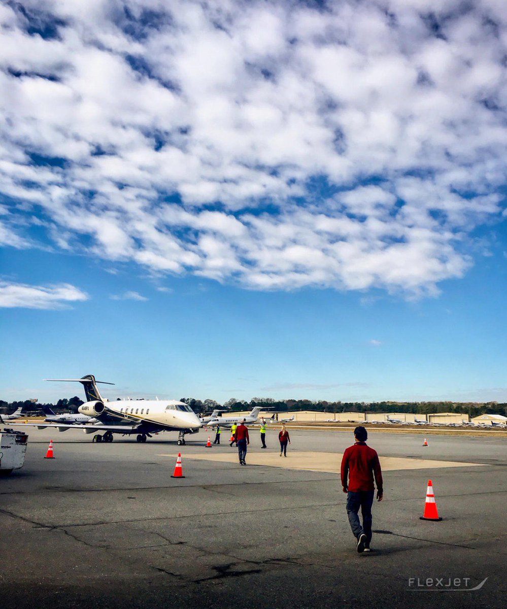 Flexjet's tweet photo. #SuperBowlLIII fans have started to arrive at #ICAO #KRYY and weโve got enough parking for plenty of our #Gulfstream #G450s and #G650s https://t.co/ioAdmdIiDi