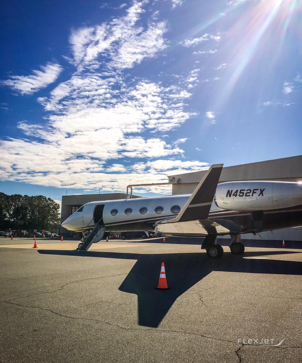 Flexjet's tweet photo. #SuperBowlLIII fans have started to arrive at #ICAO #KRYY and weโve got enough parking for plenty of our #Gulfstream #G450s and #G650s https://t.co/ioAdmdIiDi