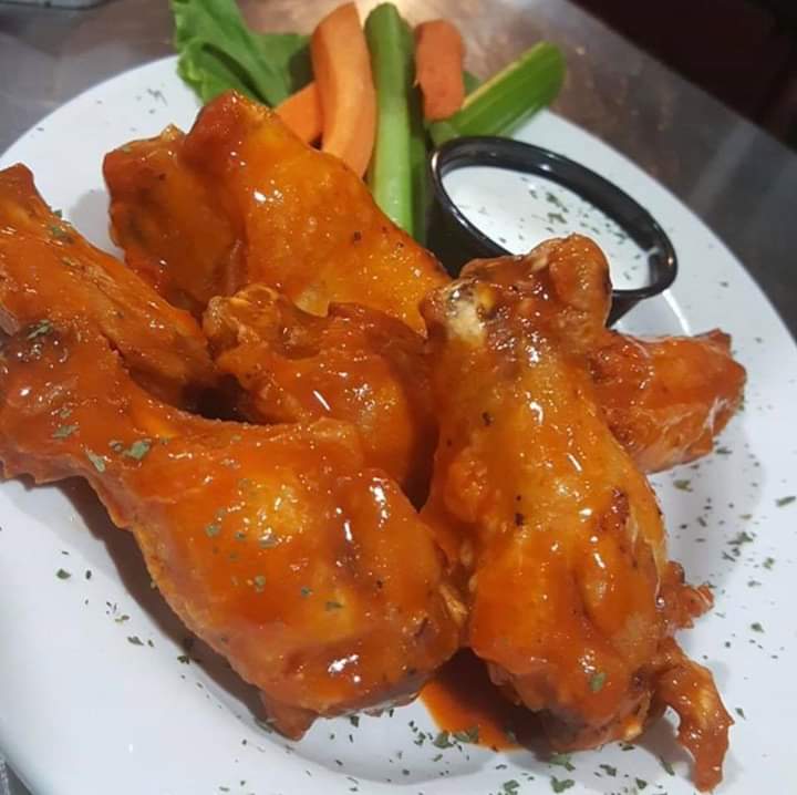 MetroAleHouse's tweet photo. Best place to come and watch #SuperBowl over 20 TV's, 60 #beers on tap, delicious #food #GoRams #GoPats #downtownpomona #foodie #SuperBowlfood https://t.co/lvE7fvnV3r