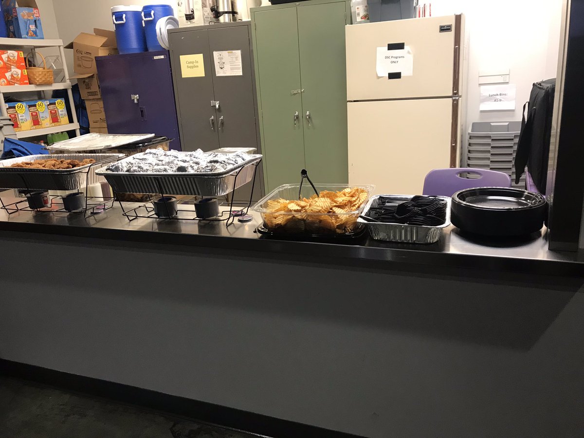 Christina_Goral's tweet photo. We’re all ready at the Da Vinci Science Center! #sipsandscience @RedAirport @RedRobinCaters @KristinMoyer1 @ToddHeller4 @Ashley_Class93 @DerekHutchinson @ConsenzaLVRG @JKEEFER18 https://t.co/FAGCSgYWQs