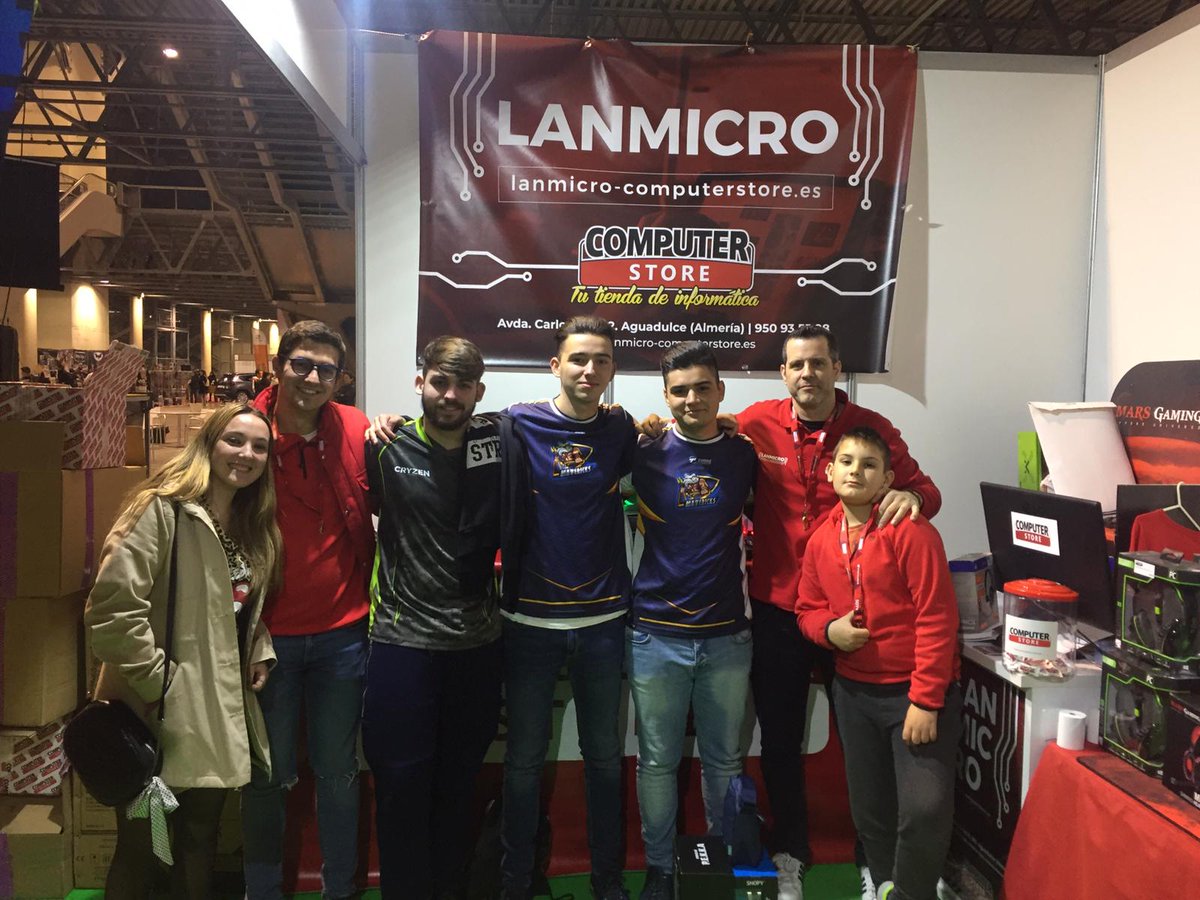 LComputerstore's tweet photo. Terminó el día y el #torneo #TEKKEN7 @LComputerstore en el @RoquetasGS. Entre los participantes, #gamer del @MV3United que lo dieron todo 
@icomputerstore 
@Infowork_iw 
@DroxioGaming 
 #CSGaming
#eSportsLovers 
#eSports
#CSTodoAlRojo
#CSgaming https://t.co/xQUKoHQAoJ