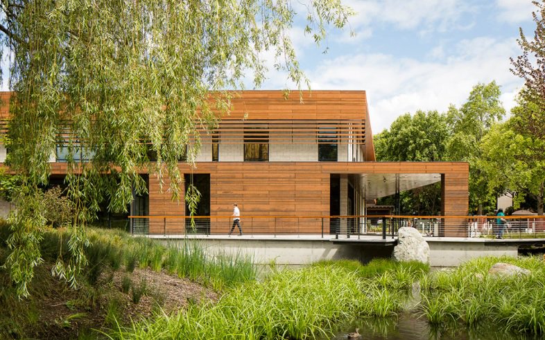 Architects are designing hospitals that help people feel better and heal better. Learn more: bit.ly/2rVBcPT https://t.co/ydNxx7eJ3z