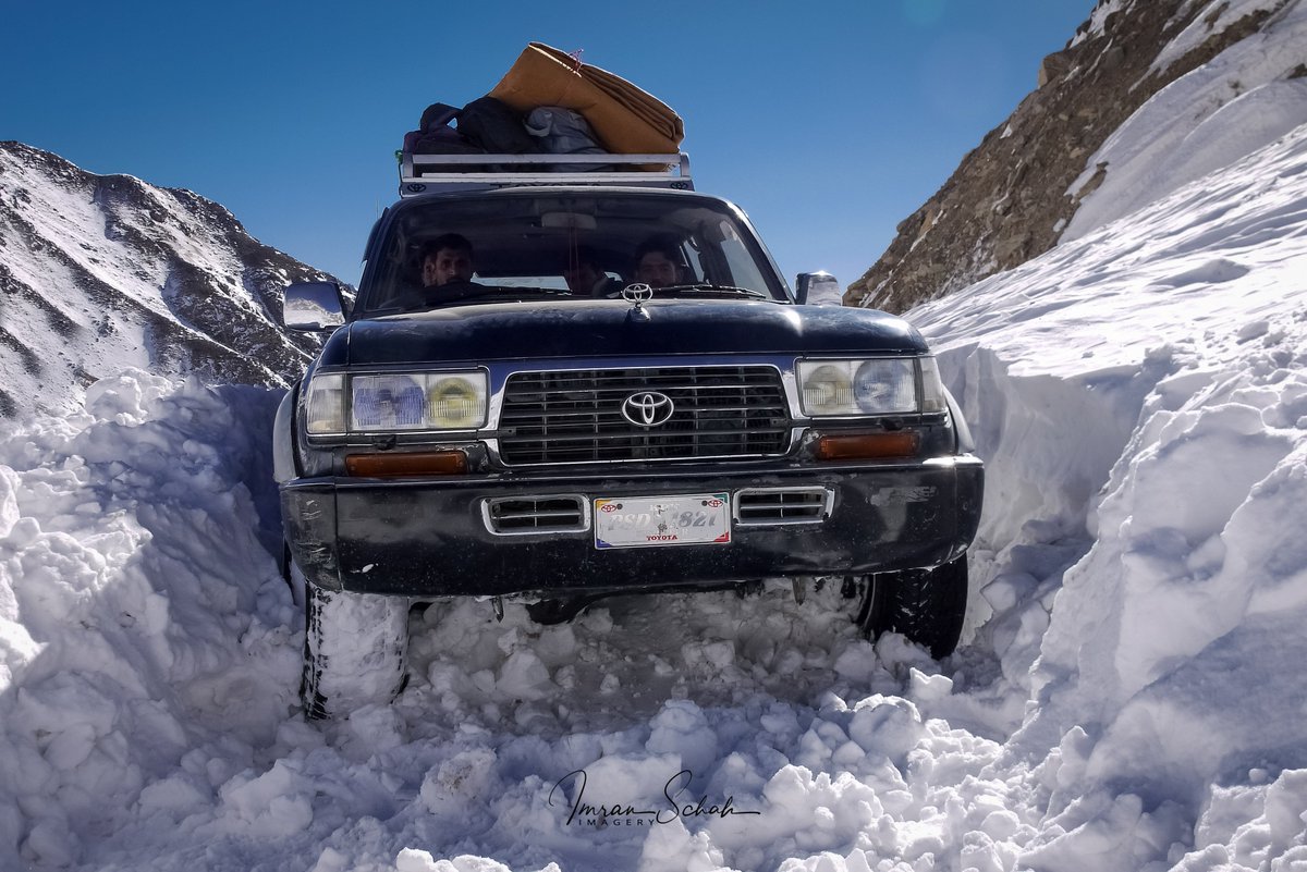 imranthetrekker's tweet photo. Lowari pass 3000 meters, Chitral, Pakistan.

My Travel Photography 
https://t.co/U89OmhDuEz

#pakistan #terichmirtravel #imranschah #terichmir #gilgitbaltistan #mountterichmir #kalashgirls #kalashphotos #kalashpeople #kalashvalleys #lowaripass #Chitral #adventure https://t.co/jEKtorTJpP