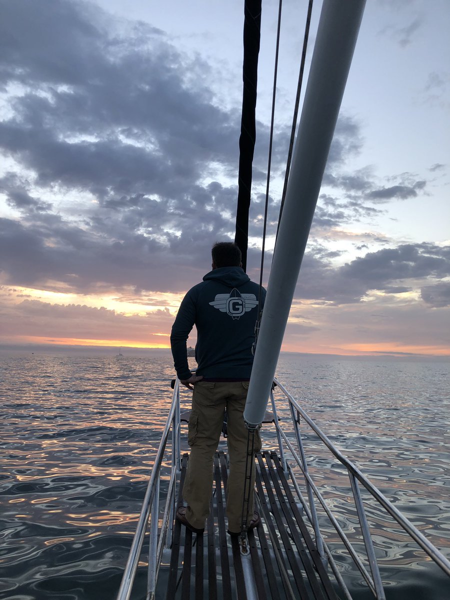 davidingramhill's tweet photo. Some Kernow style in Capetown at sunset this evening. @GeorgsSrfSchool thank you @GeorgeStoy #crewlife #livingthedream #747life https://t.co/RExhMF1uzl